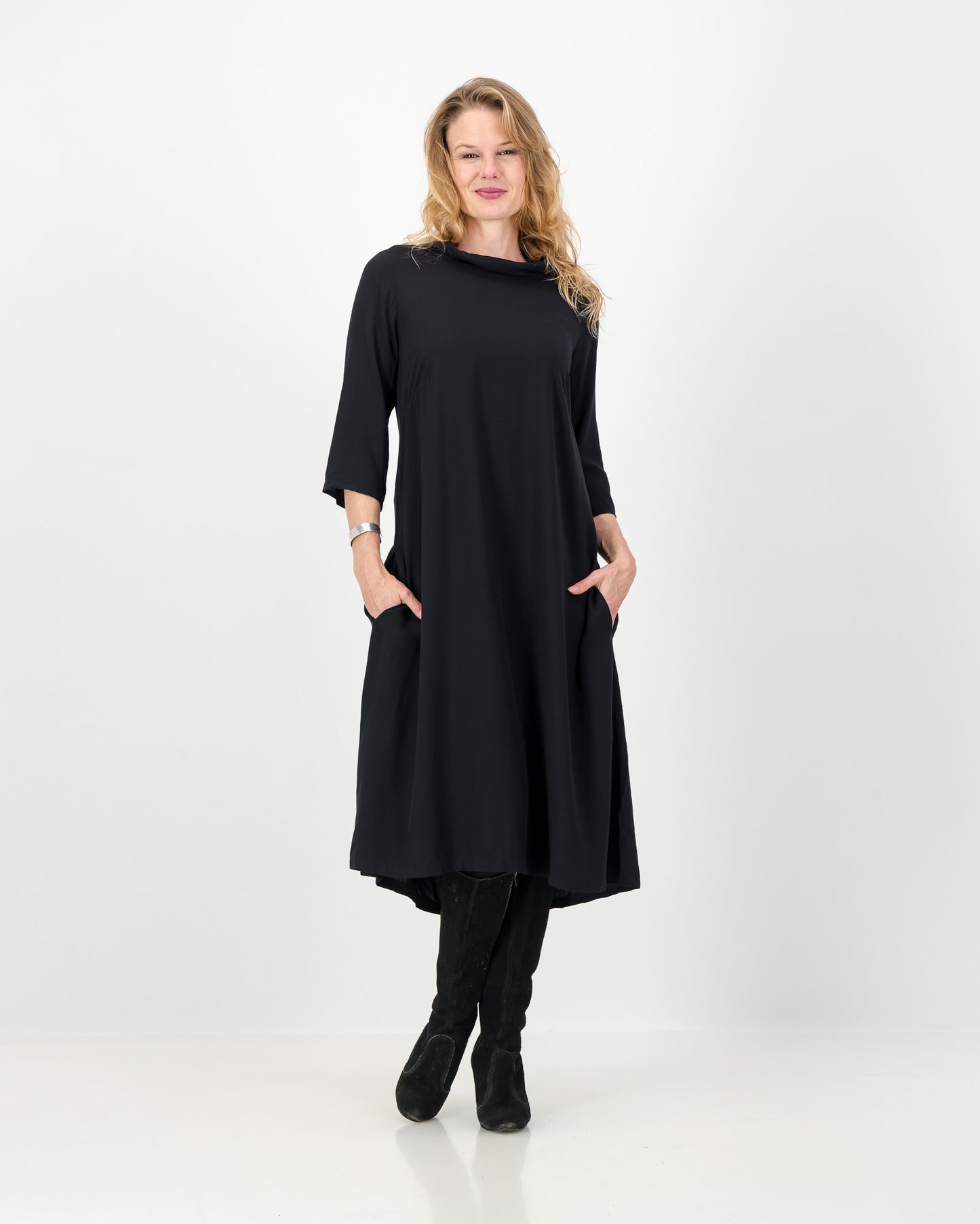 mila short loose winter dress - black