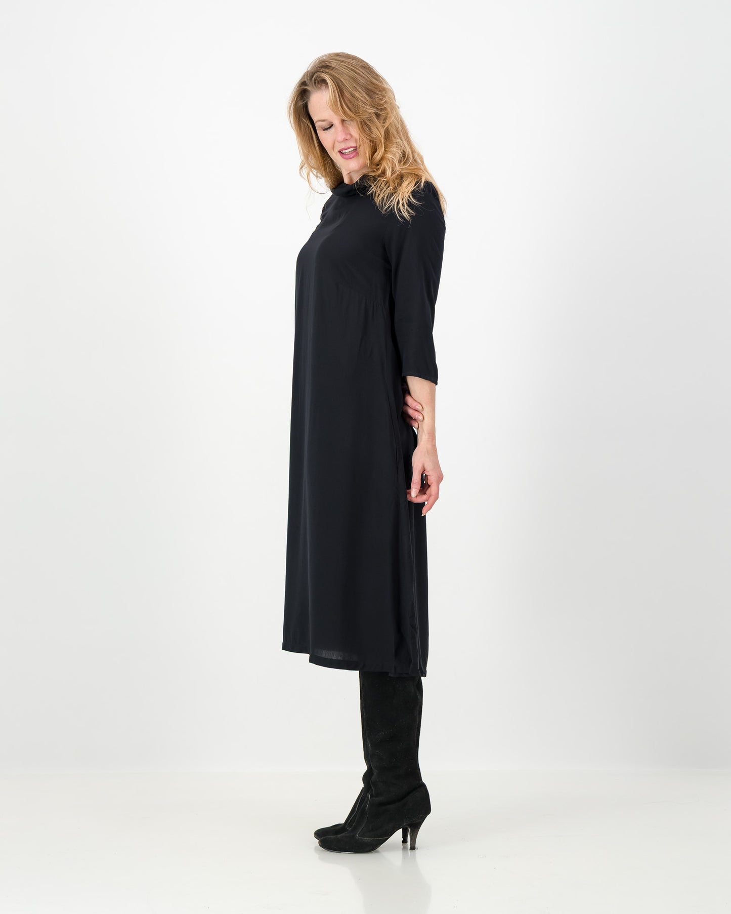 mila short loose winter dress - black