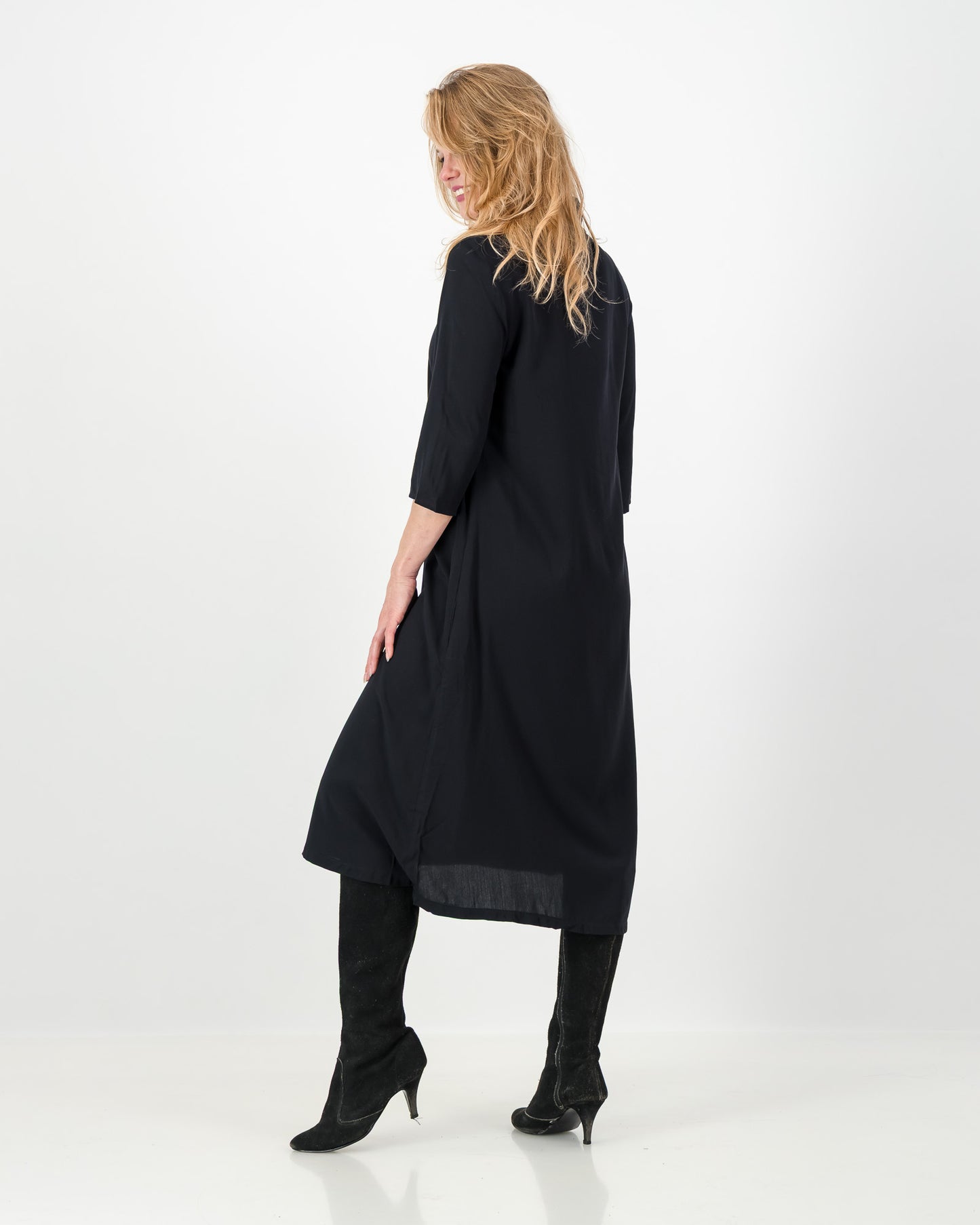 mila short loose winter dress - black